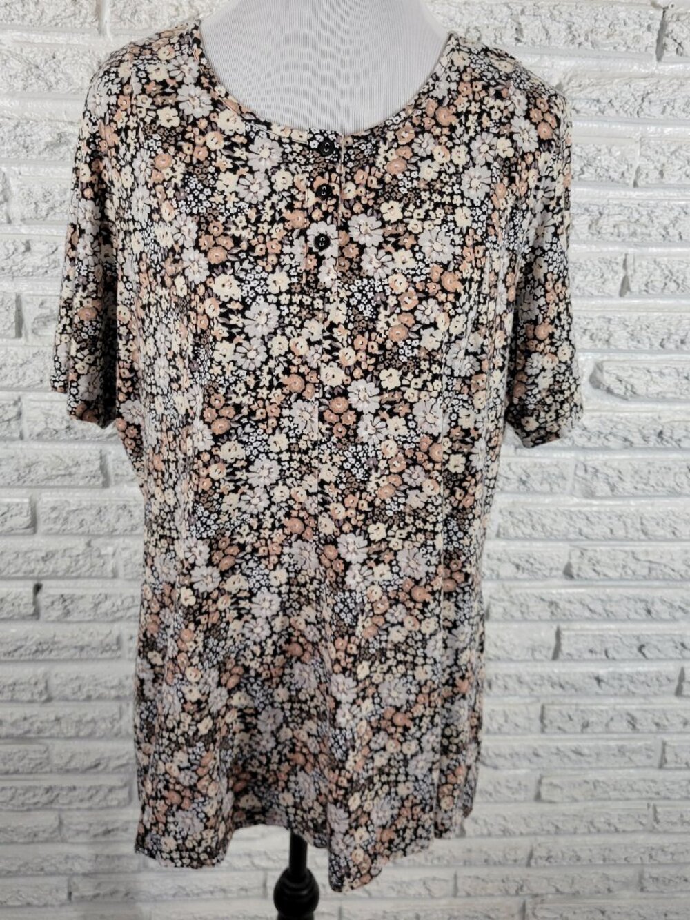 Denim & Co 1X Multicolor Floral Tunic Top Short Sleeve Round Neck Blouse FLO214E